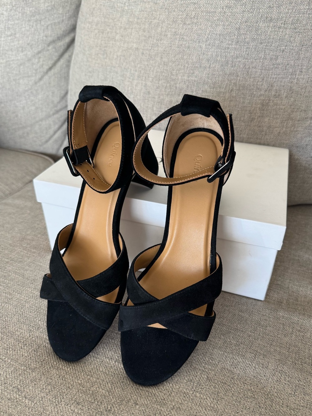 ✨ NWT Quince Italian Leather Crisscross Block Heel Sandals Black Suede. Size: 8 - Picture 4 of 10